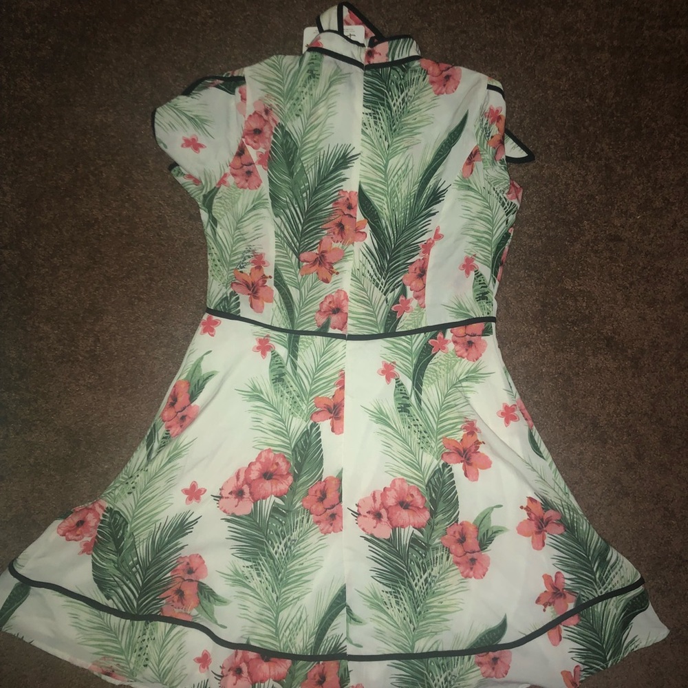 Dress - Picture 6 of 6